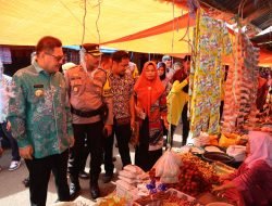 Jelang Ramadhan 1445 H, Wakapolres Sidrap Dampingi Pj. Bupati Cek Harga Sembako