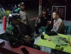 Babinsa Koramil 1409-03/Bontomarannu Bersama Bhabinkamtinmas Komsos Malam Hari Wujudkan Keamanan Lingkungan