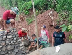 Semangat Kebersamaan Satgas TMMD dan Masyarakat Terlihat Dalam Mengerjakan Sasaran