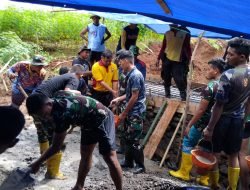 Kompak,Satgas TMMD 119 Kodim 1409/Gowa Lakukan Pengecoran Plat Duiker