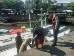 Antisipasi Cuaca Ekstrim,Personil Polsek Paotere Berikan Imbauan kepada masyarakat Nelayan yang beraktifitas di Dermaga