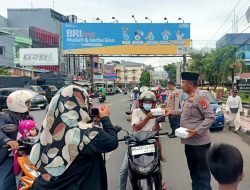 Raih Berkah Bulan Ramadhan, Polres Pelabuhan Makassar Berbagi Takjil