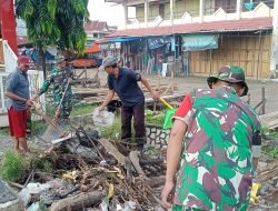 Koramil 1409-08/Bontonompo Gotong Royong Laksanakan Karya Bakti Pembersihan Pasar