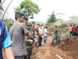 Semangat Kekompakan,Satgas TMMD 119 Kodim Gowa Kerjakan Plat Duiker ke-II