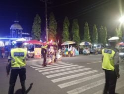 Rutin,Polres Sinjai Laksanakan PAM Sholat Tarawih di Masjid Guna Beri Rasa Aman Pada Jamaah