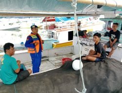 Gelombang Tinggi dan Angin Kencang, Satpolair Polres Pelabuhan Makassar berikan Himbauan Kesalamatan Kepada Nelayan