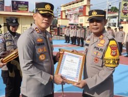 Kapolres Sidrap Ganjar Penghargaan 6 Personilnya yang Berprestasi