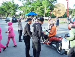 Hari ke 8 Ramadhan, Polres Pelabuhan Makassar Istiqamah Bagikan Takjil Pada Masyarakat