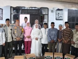 Sinergi Polres Sidrap Polsek Dua Pitue dan Bhayangkari, Bagikan Ratusan Takjil Gratis di Bulan Suci
