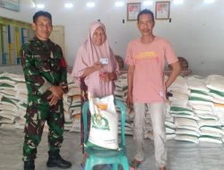 Penuhi Kebutuhan Pangan, Babinsa Bantu Pendistribusian Cadangan Beras Pemerintah