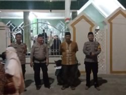 Pastikan Keamanan Sholat Tarawih, Kabagops Polres Sinjai Cek Personel Pam di Mesjid