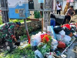 Wujudkan Lingkungan Bersih, Babinsa Koramil 1409-01/Somba Opu Gelar Karya Bakti