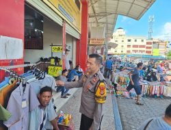 Jelang Lebaran, Para Bhabinkamtibmas Polres Pelabuhan Makassar Gelar Patroli Pasar Antisipasi Tindak Kriminal