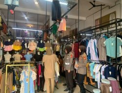 Polwan Polres Sidrap Intensifkan Patroli di Pusat Perbelanjaan Demi Kenyamanan Pengunjung