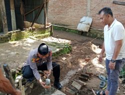 Kapolsek Bajeng Polres Gowa Meletakkan Batu Pertama Bedah Rumah di Majannang Kel.Limbung Kabupaten Gowa