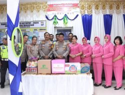 Cek Kesiapan Pengamanan, Kapolres Pelabuhan Makassar Tinjau Pospam Ketupat 2024 dan Bagikan Bingkisan