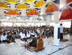Pangdam XIV/Hsn Bersama Forkopimda Sulsel dan Masyarakat Kota Makassar Melaksanakan Sholat Idul Fitri di Masjid Kubah 99