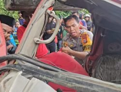 Kapolsek Watang Pulu Beraksi Heroik Selamatkan Korban Kecelakaan di Sidrap