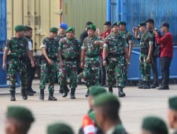 Kapoksahli Mewakili Pangdam XIV/Hsn Hadiri Upacara Purna Tugas Satgas Pamtas RI-PNG Mobile Yonif 433/JS/3/3 Kostrad