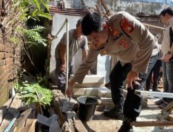 Bedah Rumah, Kapolres AKBP Yudi Frianto lakukan Peletakan Batu Pertama