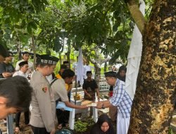 Turut Berduka Cita, Kapolres Sinjai Hadiri Pemakaman Orangtua Anggotanya Yang Meninggal Dunia