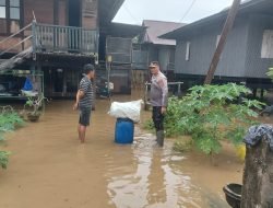 Kapolsek Panca Rijang Lakukan Pemantauan Langsung Lokasi Banjir