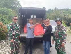 Kodim 1403/Palopo Salurkan 600 Paket Makanan Siap Saji ke Korban Banjir di Luwu