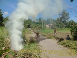 Babinsa 05 Pallangga Ajak Warga Gotong Royong Bersihkan Jalan