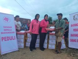 Aksi Nyata Bhayangkari Sidrap,Ringankan Beban Korban Banjir