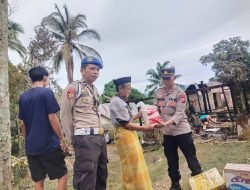 Peduli,Kapolsek Sinjai Selatan Kunjungi Keluarga Korban Kebakaran di Parungnge Berikan Bantuan