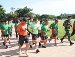 Jaga Kesehatan dan Kebugaran Tubuh, Dandim 1409/Gowa Pimpin Olahraga di Lapangan Syech Yusuf