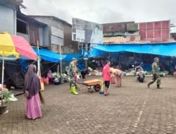 Ciptakan Lingkungan Bersih dan Sehat, Koramil 1409-04/Tinggimoncong Bersihkan Pasar Malino