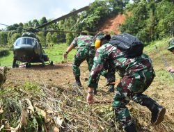 Penanganan Darurat Bencana Alam di Kab. Luwu, Satgas Gabungan Berhasil Menyalurkan Bantuan Logistik di Daerah Terisolir, Desa Poringan