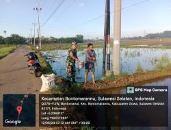 Tingkatkan Hanpangan Babinsa Bantu Petani Penyemaian Benih Padi