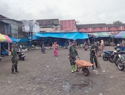 Ciptakan Lingkungan Pasar Bersih, Koramil 04 Tinggimoncong Gelar Karya Bakti