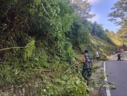 Tunjukkan Semangat gotong royong, Babinsa Dan Warga Bersihkan Lingkungan Malino