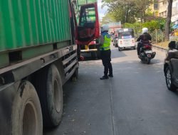 Respons Cepat, Unit Lantas Polsek Wajo Lakukan Gatur Untuk Urai Kemacetan