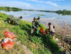 Kepedulian Babinsa Koramil 03 Bontomarannu Bersama Warga Gotong Royong Bersihkan Danau Mawang