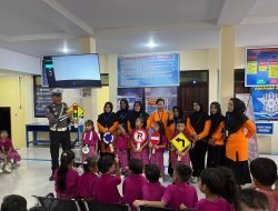 Polisi Sahabat Anak, Satlantas Polres Sidrap Beri Edukasi ke Anak TK Negeri Pertiwi Tentang Rambu dan Tertib Berlalulintas