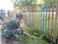 Karya Bakti Babinsa 01/Somba Opu Gotong Royong Bersama Warga Bersihkan Lingkungan dan Saluran Air