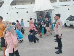 Polsek Kawasan Soekarno Awasi Aktivitas Penumpang Kapal dan Bongkar Muat Barang