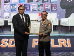 Bedah Buku As SDM Pol, Meritokrasi Jabatan Fungsional di Lingkungan Polri guna Mewujudkan SDM Unggul Mendapat Apresiasi Tinggi Para Pembicara 