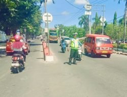 Satlantas Polres Takalar Terjun Langsung Amankan Jam Pulang Sekolah