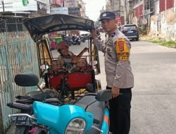 Sukseskan Pilkada Serentak Bhabinkamtibmas Pattunuang Rutin Sambang Dekatkan diri Kepada Masyarakat