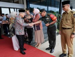 Transit di Kab.Maros,Pangdam XIV/Hsn Bersama Forkopimda Prov.Sulsel Sambut Kedatangan Wapres RI di Lanud Sultan Hasanuddin