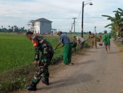 Peduli Kebersihan Lingkungan Babinsa Koramil 08 Bontonompo Bersama Warga Laksanakan Karya Bakti