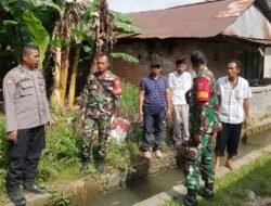 Tingkatkan Hanpangan, Babinsa Koramil 1409-06 Bajeng Cek Saluran Irigasi Bersama Kelompok Tani Desa Manjalling