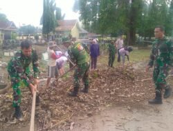 Koramil 1409-06 Bajeng Gotong Royong Laksanakan Karya Bakti Pembersihan Lingkungan