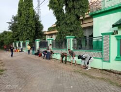 Tanamkan Kepedulian Terhadap Kebersihan Lingkungan, Babinsa Bersama Pelajar Laksanakan Karya Bakti