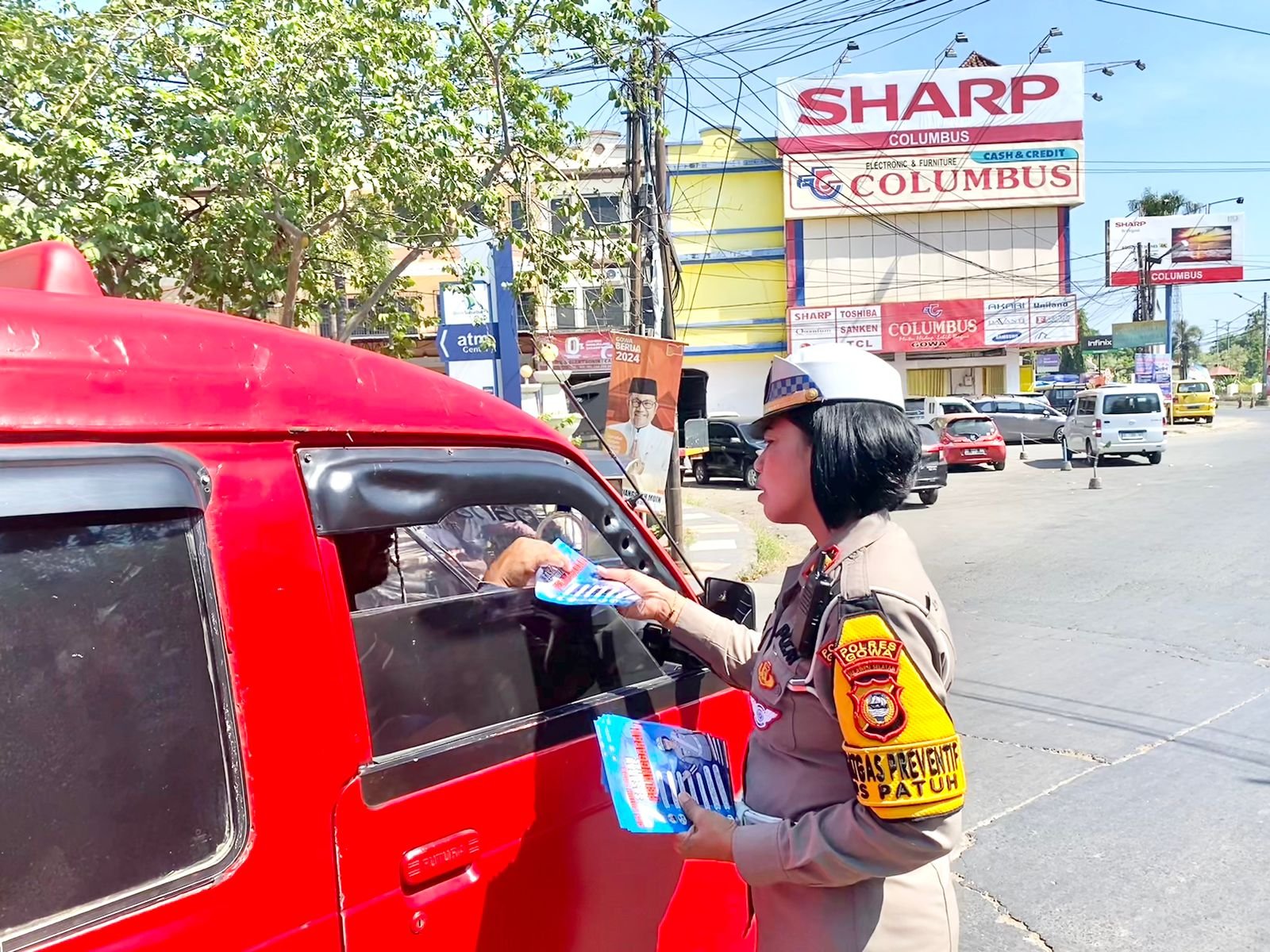 Sat Lantas Polres Gowa Sosialisasi Lewat Brosur dalam Rangka OPS Patuh Pallawa 2024